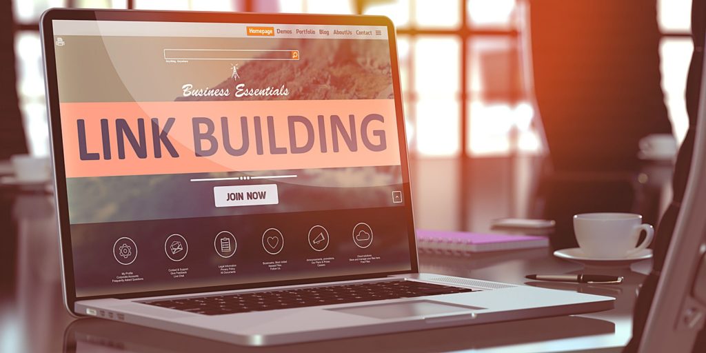a laptop that displays a graphic that demonstrates the importance of linkbuilding and how it helps with SEO