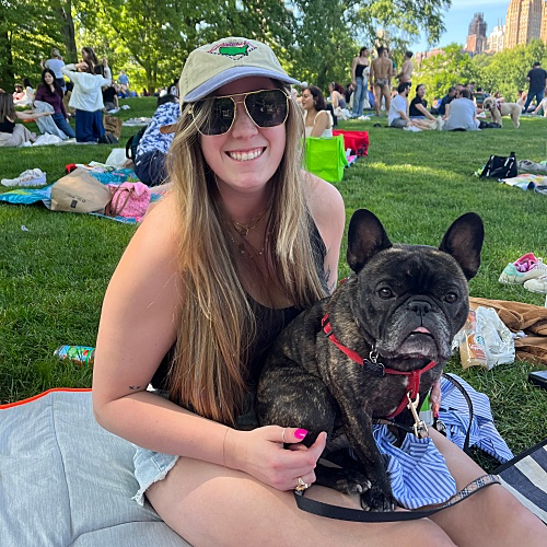 Picnic in central park with dog Oller