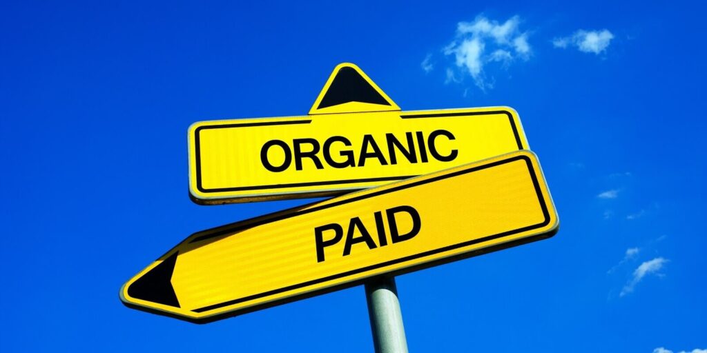 organic vs paid traffic sign